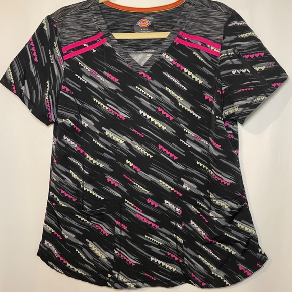 Dickies #DK602-Falling For Love. V-Neck Top. - Picture 2 of 2